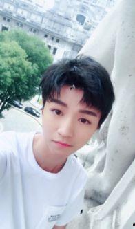 王俊凯吃瓜视频大全,笑料百出，趣味十足