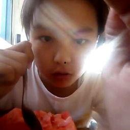 西瓜视频女汉子吃瓜,西瓜视频上演“瓜王争霸”