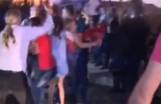 吃瓜男女互撕事件视频播放,视频播放背后的网络狂欢与争议