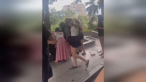 精神小妹打架吃瓜视频播放,精神小妹打架吃瓜视频爆火网络