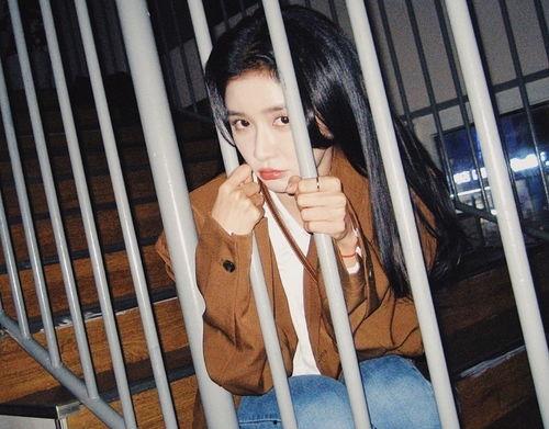 蔡卓宜深夜吃瓜视频,吃瓜视频引发热议