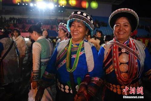 云南傈僳族网红吃瓜视频,民族风情与网络热度的完美融合