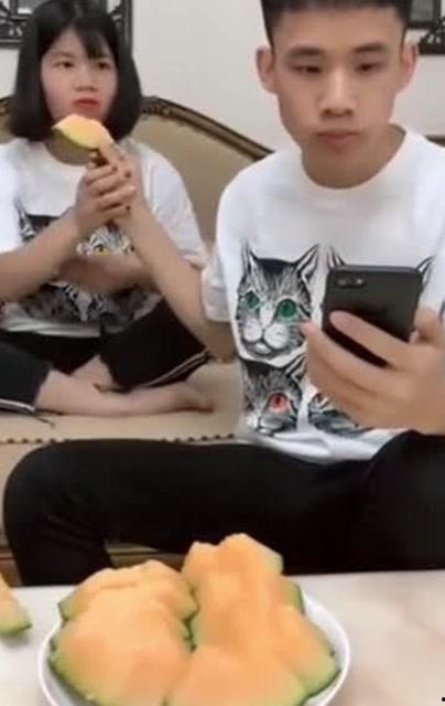 亲姐姐和弟弟吃瓜视频在线观看,揭秘娱乐圈幕后真相