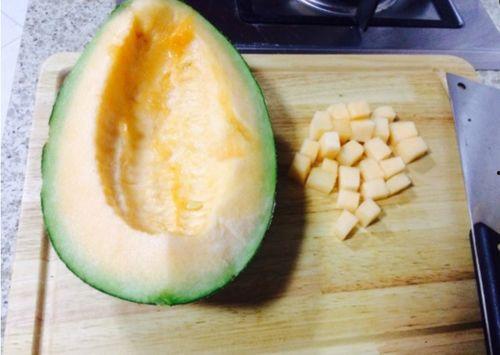 哈密瓜咋熬粥吃的视频,夏日清凉养生新食法