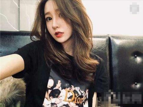 抖音卷毛吃瓜视频,揭秘抖音热门视频背后的故事