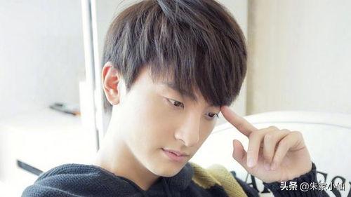 任嘉伦吃瓜娱乐视频,揭秘明星幕后趣事