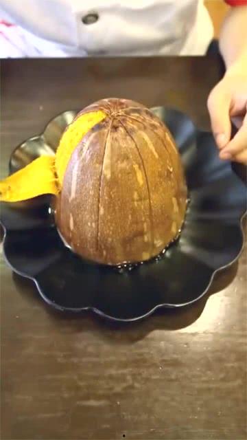 吃瓜怎么剥皮视频