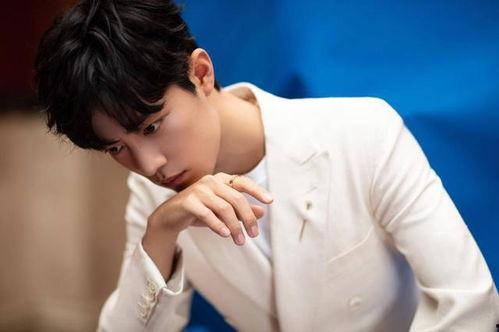 肖战群众吃瓜视频,揭秘明星吃瓜背后的故事