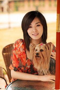 吃瓜女明星是谁呀视频播放,吃瓜女明星是谁？视频播放引发热议